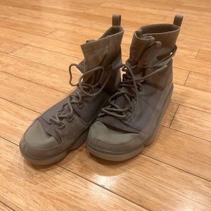 Clarks trigenic high size 9